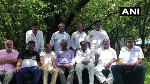 நம்பிக்கை வாக்கெடுப்பு முடிவு தெரியும் வரை திரும்ப மாட்டோம்: கர்நாடக அதிருப்தி எம்எல்ஏக்கள் உறுதி
