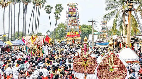மகமேரு தேரில் குருநாத சுவாமி!