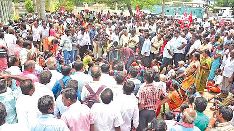 முதிர்வு தொகை வழங்க வலியுறுத்தி சென்னையில் உள்ள செபி அலுவலகத்தை முற்றுகையிட்டு பிஏசிஎல் நிறுவன முதலீட்டாளர்கள் போராட்டம்