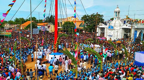 கொடியேற்றத்துடன் தொடங்கிய திருவிழா