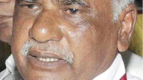 பெட்ரோல், டீசல் வாகனங்களின் பதிவு, புதுப்பிப்பு கட்டண உயர்வை உடனடியாக கைவிட வேண்டும்