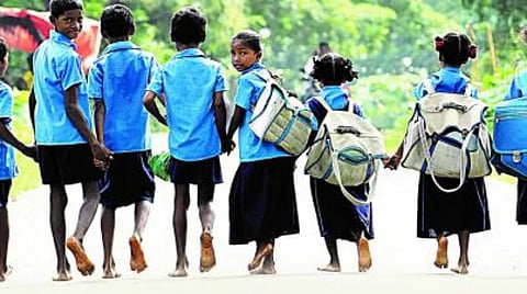 புதிய கல்விக் கொள்கை குறித்த ஆய்வறிக்கை: மத்திய அமைச்சர் பொக்ரியாலிடம் திமுக எம்.பி.க்கள் ஒப்படைப்பு