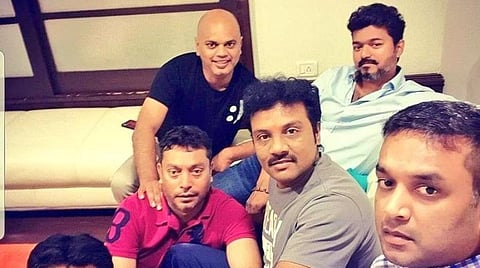 விஜய் பார்க்காத துரோகம் இல்லை: நண்பர் சஞ்சீவ் ட்வீட்