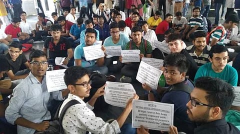 தேசிய மருத்துவ ஆணைய மசோதாவுக்கு எதிர்ப்பு: டெல்லியில் பயிற்சி மருத்துவர்கள் வேலைநிறுத்தம்; மருத்துவ பணிகள் பாதிப்பு