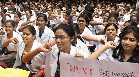 தேசிய மருத்துவ மசோதாவுக்கு எதிர்ப்பு: டாக்டர்கள் போராட்டம் தொடர்கிறது