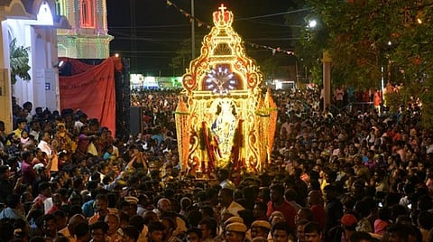 தூத்துக்குடி தூய பனிமய மாதா பேராலய தேர் பவனி கோலாகலம்: ஆயிரக்கணக்கான பக்தர்கள் பங்கேற்பு
