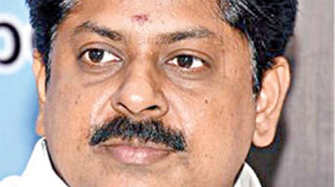 மணிகண்டனின் அமைச்சர் பதவி பறிப்பு ஏன்?- கட்சி நிர்வாகிகளின் தொடர் புகார்களால் நடவடிக்கை என தகவல்