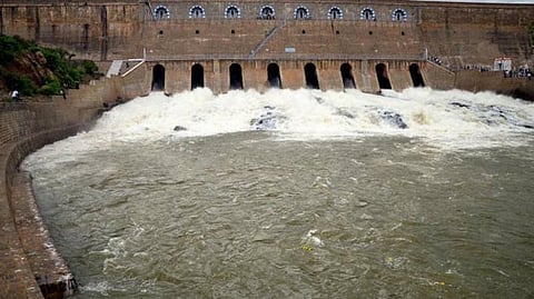 காவிரியில் நீர்வரத்து தொடர்ந்து அதிகரிப்பு: மேட்டூர் அணை நீர்மட்டம் ஒரே நாளில் 12 அடி உயர்வு - டெல்டா பாசனத்துக்கு நாளை தண்ணீர் திறந்துவிட வாய்ப்பு