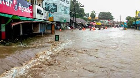 கேரள மழை: வங்கக்கடலில் காற்றழுத்தத் தாழ்வு மண்டலம்; மிக கனமழை எச்சரிக்கை: 3 மாவட்டங்களுக்கு ரெட் அலர்ட்