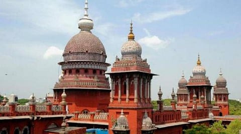 தமிழகம் முழுவதும் கிராம நிர்வாக அதிகாரிகளின் தவறு செய்தவர்கள் மீது நடவடிக்கை எடுக்கவும்: அரசுக்கு உயர் நீதிமன்றம் உத்தரவு