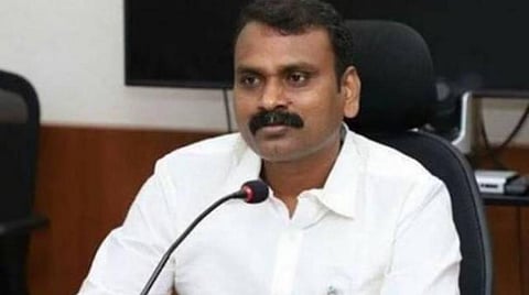 மதுரை அருகே தாழ்த்தப்பட்ட மாணவர்களைச் சேர்க்க மறுக்கும் அரசுப் பள்ளி: தேசிய தாழ்த்தப்பட்டோர் ஆணைய துணைத் தலைவர் நேரில் விசாரிக்கிறார்