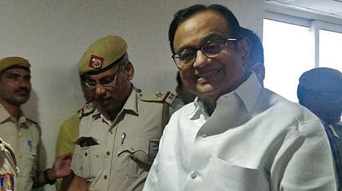 சிபிஐ நீதிமன்றத்துக்கு நேற்று அழைத்துவரப்பட்ட ப.சிதம்பரம்