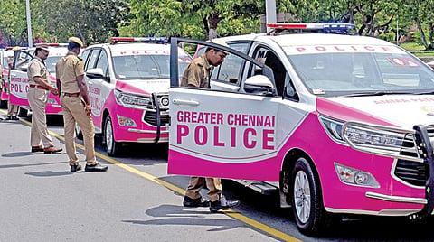 பெண்கள் மற்றும் குழந்தைகள் பாதுகாப்புக்காக முதல்வர் பழனிசாமி தொடங்கி வைத்த அம்மா ரோந்து வாகனம்.படம்: ம.பிரபு