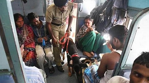 பேரூரில் சந்தேகத்துக்குரிய நபர்களின் நடமாட்டம்?- கால்டாக்ஸி ஓட்டுநர் தகவலால் ‘அலர்ட்’; விசாரணைக்கு பின் 2 பேர் விடுவிப்பு 