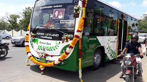 தீபாவளி பேருந்து முன்பதிவு தொடக்கம்; சென்னை உள்ளிட்ட முக்கிய மாவட்டங்களில் 525 மின்சார பேருந்துகள்: அமைச்சர் விஜயபாஸ்கர் பேட்டி