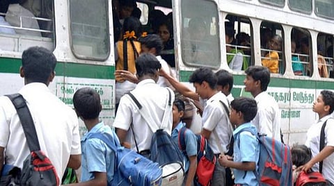 மாணவர்களுக்கு வழங்கப்படும் ‘இலவச பஸ் பாஸ்’; மோசடி செய்தால் கடும் தண்டனை: போக்குவரத்து கழகம் எச்சரிக்கை