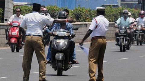 தமிழகத்தில் புதிய மோட்டார் வாகன சட்டத்தை அமல்படுத்துவதில் குழப்பம்