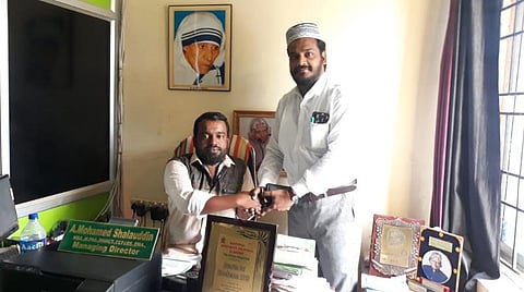 ஒரு நாள் கல்லூரி முதல்வராக நியமிக்கப்பட்ட ஆம்புலன்ஸ் ஓட்டுநர்.