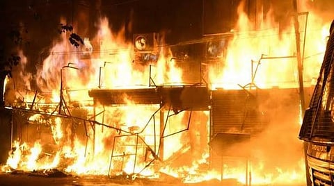 மதுரையில் கணினி விற்பனை மையத்தில் பயங்கர தீ விபத்து: ரூ.6 கோடி மதிப்பிலான பொருட்கள் எரிந்து சேதம்