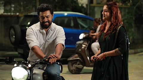 முதல் பார்வை: லவ் ஆக்ஷன் ட்ராமா