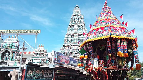 விருதுநகரில் கட்டிடங்களுக்குள் சிக்கிக்கொண்ட திருத்தேர்: தீயணைப்புத் துறையினரால் மீட்பு
