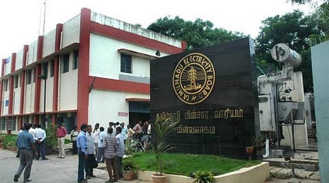 மின்வாரியத்தில் நிதிச்சுமை இருந்தாலும் மின்கட்டண உயர்வு தற்போதைக்கு இல்லை- அமைச்சர் தங்கமணி தகவல்