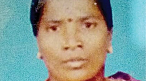 பாபநாசம் அருகே கொள்ளிடம் ஆற்றில் படகு கவிழ்ந்ததில் மாயமான பெண்ணின் சடலம் மீட்பு: மேலும் இருவரை தேடும் பணி தீவிரம்