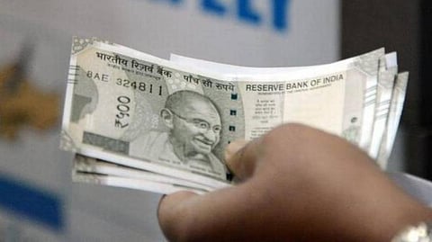 நண்பருக்காக தந்தையிடம் ரூ.10 லட்சம் கேட்டு கடத்தல் நாடகமாடிய மகள் பிடிபட்டார்