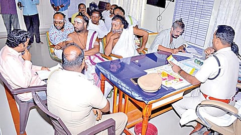 சிதம்பரத்தில் தொழிலதிபர் இல்ல திருமண விவகாரம்: நடராஜர் கோயில் தீட்சிதர்களிடம் விசாரணை