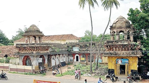 தஞ்சாவூர் மாவட்டம் ஒரத்தநாட்டில் மராட்டிய மன்னர்கள் காலத்தில் கட்டப்பட்ட முத்தம்மாள் சத்திரம்.