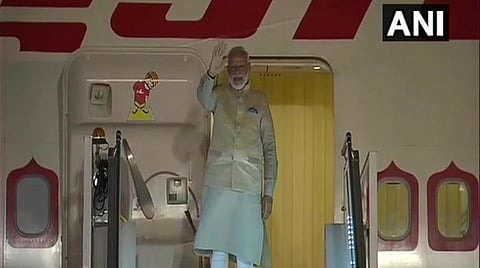 புதுடெல்லியில் இருந்து நேற்று இரவு அமெரிக்கா புறப்பட்டுச் சென்ற பிரதமர் மோடி : படம் ஏஎன்ஐ