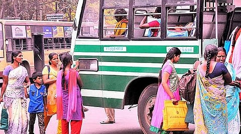 தீபாவளி பண்டிகையை முன்னிட்டு கிளாம்பாக்கத்தில் தற்காலிக பேருந்து நிறுத்தம்: அரசு போக்குவரத்துக் கழக அதிகாரிகள் ஆய்வு