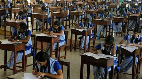 காலாண்டு வினாத்தாள் வெளியானதால் தேர்வுத் துறை மீது அதிருப்தி; விசாரணை நடத்தி நடவடிக்கை எடுக்க ஆசிரியர்கள் வலியுறுத்தல்