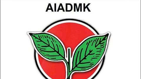 மது போதையில் வாகனம் ஓட்டியதால் சிக்கிய இருவரை போலீஸ் பிடியிலிருந்து மீட்டுச் சென்ற அதிமுக பிரமுகர்கள்: தாக்குதலில் 2 போலீஸார் காயம்