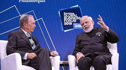நியூயார்க் நகர முன்னாள் மேயர் மிச்சேல் புளும்பெர்க் உடன் பிரதமர் மோடி