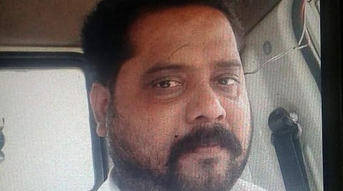 என்கவுன்ட்டரில் கொல்லப்பட்ட ரவுடி மணிகண்டன் வீட்டில் 2 நாட்டு வெடிகுண்டுகள் பறிமுதல்
