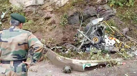 யேங்புல்லா பகுதியில் விழுந்து நொறுங்கிய இந்திய ராணுவ ஹெலிகாப்டர்.