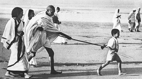 காந்தி: உயிர்ப்பான விவசாயி