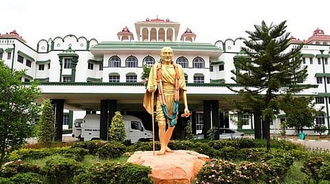 மருத்துவ முதுநிலை படிப்பிற்கான நீட் நுழைவுத் தேர்வு கட்டணத்தைக் குறைக்கக் கோரிய வழக்கு தள்ளுபடி: உயர் நீதிமன்றம் உத்தரவு