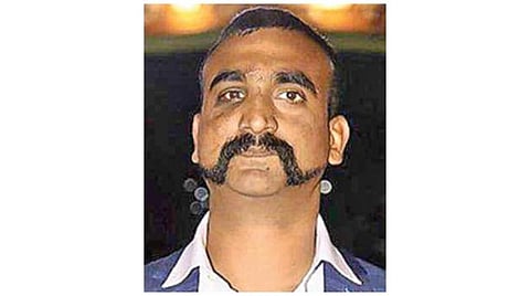 பாக். விமானத்தை வீழ்த்தியதற்காக அபிநந்தன் படைப்பிரிவுக்கு விருது