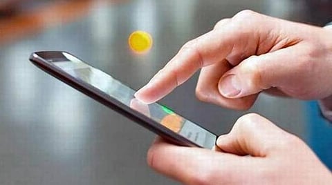 அரசு பள்ளி ஆசிரியர்களுக்கு ஸ்மார்ட் போன் கட்டாயம்