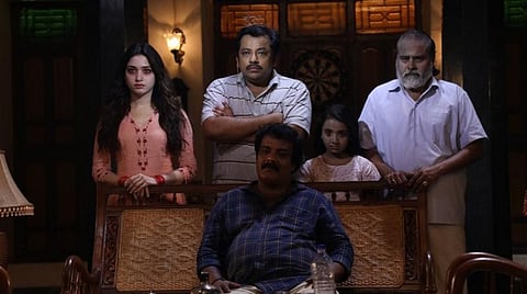 முதல் பார்வை: பெட்ரோமாக்ஸ்