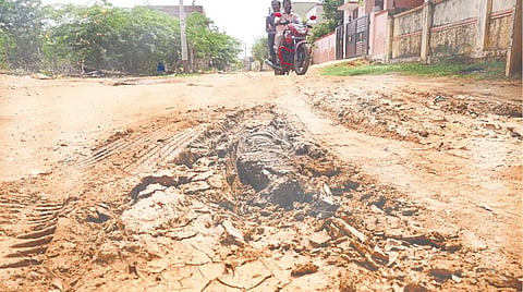 நாங்குநேரி தொகுதியில் தனித்தீவு போல புறக்கணிக்கப்படும் கேடிசி நகர் - அடிப்படை பிரச்சினைகள் தீர்க்கப்படாததால் தொடரும் துயரம்