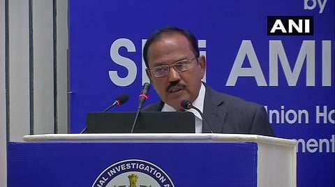 டெல்லியில் நடந்து வரும் என்ஐஏ தலைவர்கள் கூட்டத்தில் தேசிய பாதுகாப்பு ஆலோசகர் அஜித் தோவல் பேசிய காட்சி : ஏஎன்ஐ