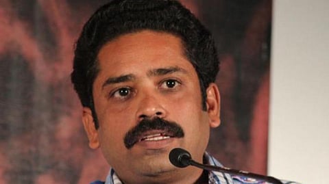 மக்களைத் திரையரங்குக்கு வரவழைக்கும் யுக்தி: சீனு ராமசாமி யோசனை