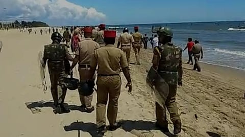 பாதுகாப்பில் ஈடுபட்டுள்ள போலீஸார்