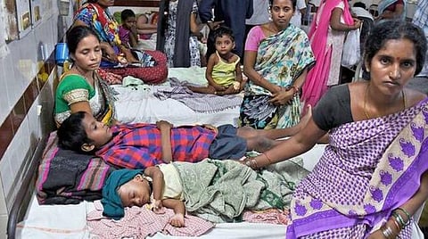 டெங்கு காய்ச்சல் பரவலை தடுக்க வீடுகளுக்கே சென்று சிகிச்சை அளிக்க உத்தரவு