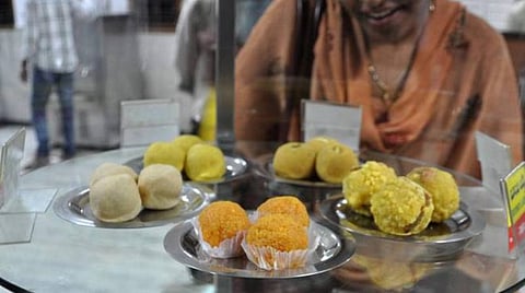 உணவு பாதுகாப்புத் துறை சார்பில் இனிப்பு, பலகார தயாரிப்பு கடைக்காரர்களுக்கு பயிற்சி