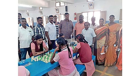 தேவகோட்டை பள்ளியில் சதுரங்கப் போட்டி