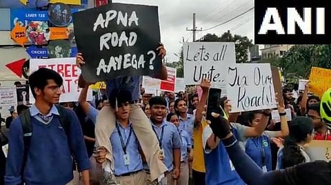 ''எம்எல்ஏ, எம்.பி., கவுன்சிலர்கள் அனைவரும் ராஜினாமா செய்யுங்கள்''- பெங்களூரு வீதிகளை கலங்கடித்த மறியல்